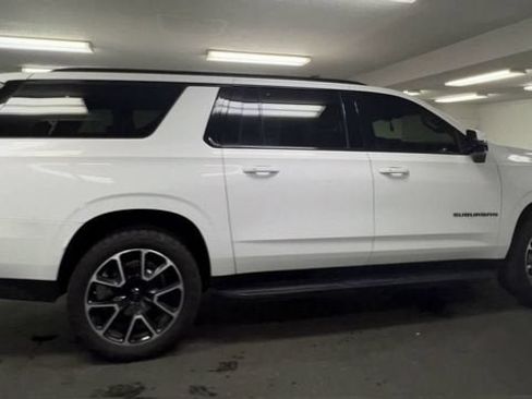 Certified 2024 Chevrolet Suburban RST w/ Luxury Package AWD/4WD image 9