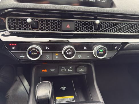 Used 2022 Honda Civic Touring image 17