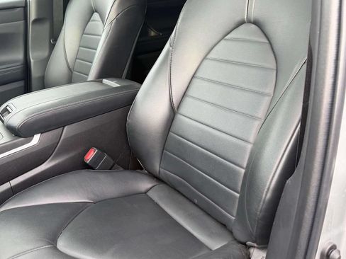 Used 2022 Toyota Highlander XLE FWD image 29
