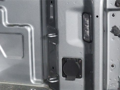 Used 2025 GMC Sierra 1500 SLT AWD/4WD image 19
