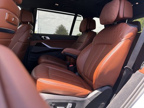 Used 2024 BMW X7 M60i AWD/4WD image 8