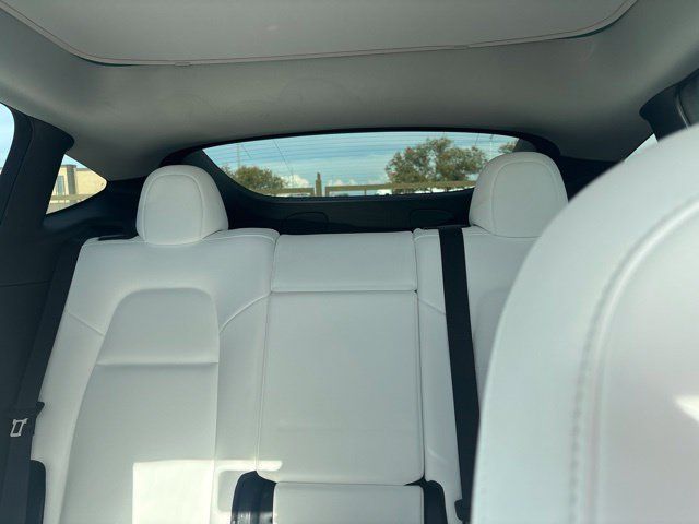Used 2022 Tesla Model Y Long Range AWD/4WD image 8