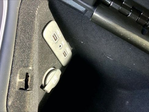 Used 2022 Dodge Challenger R/T w/ Plus Package image 27