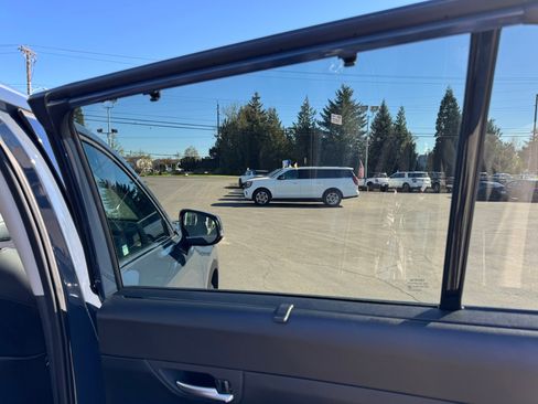 Used 2024 Toyota Grand Highlander Limited image 32