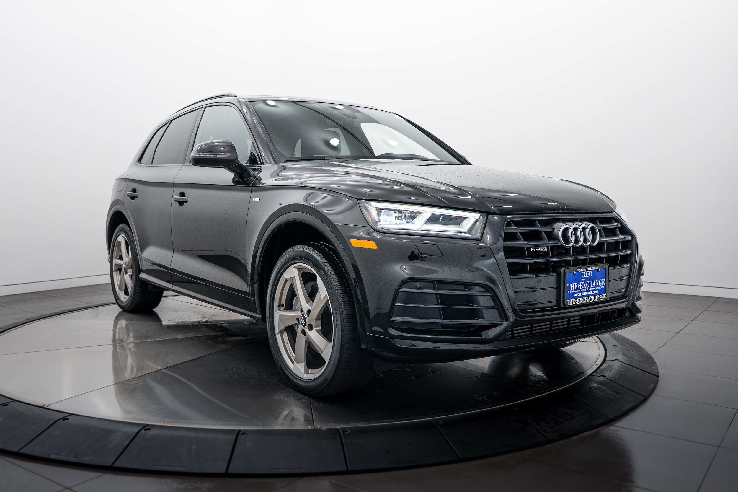 Used 2020 Audi Q5 2.0T Titanium Premium Plus w/ Premium Plus Package AWD/4WD image 2
