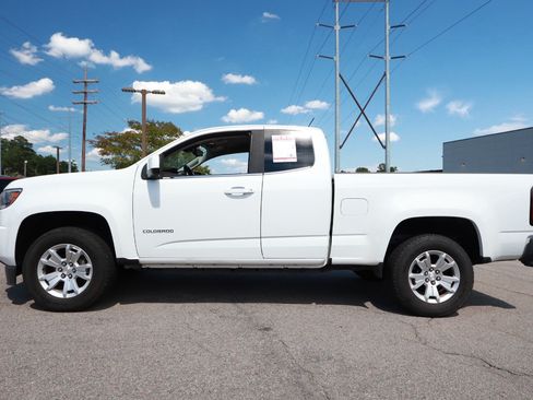Used 2020 Chevrolet Colorado LT w/ Safety Package RWD image 2