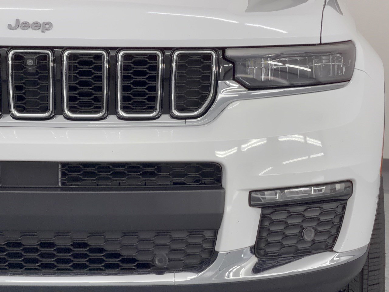 Used 2022 Jeep Grand Cherokee L Limited w/ Luxury Tech Group II RWD image 11