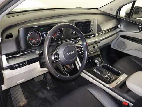 Used 2022 Kia Carnival LX FWD image 25