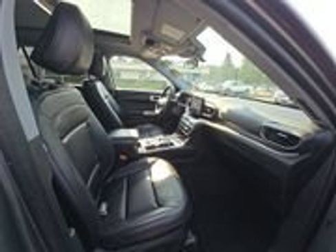 Used 2022 Ford Explorer XLT w/ Equipment Group 202A AWD/4WD image 8