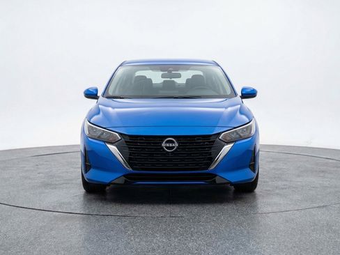 Used 2025 Nissan Sentra SV image 2