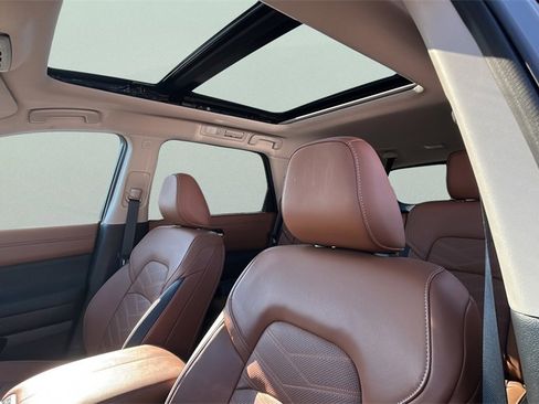 Used 2025 Nissan Pathfinder Platinum image 21