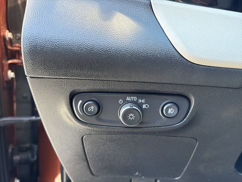 Used 2021 Buick Encore GX Preferred w/ Cold Weather Comfort Package image 17