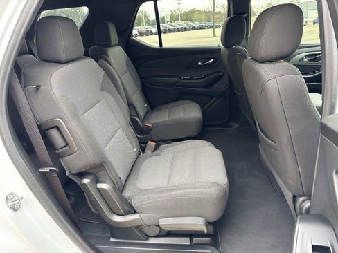 Used 2023 Chevrolet Traverse LT image 18