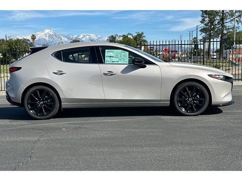 New 2026 MAZDA MAZDA3 Hatchback w/Premium Plus Pkg image 4