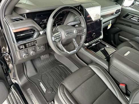 New 2026 GMC Yukon Denali w/ Denali Reserve Package AWD/4WD image 13
