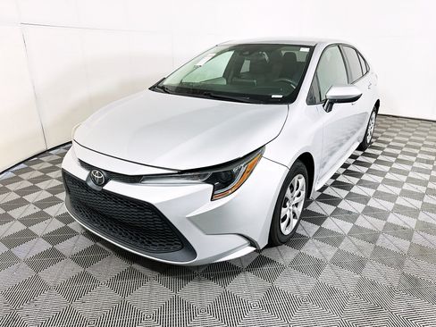 Used 2022 Toyota Corolla LE FWD image 7