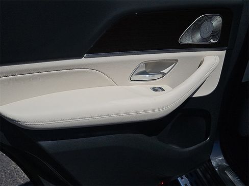 Certified 2025 Mercedes-Benz GLE 350 4MATIC image 15