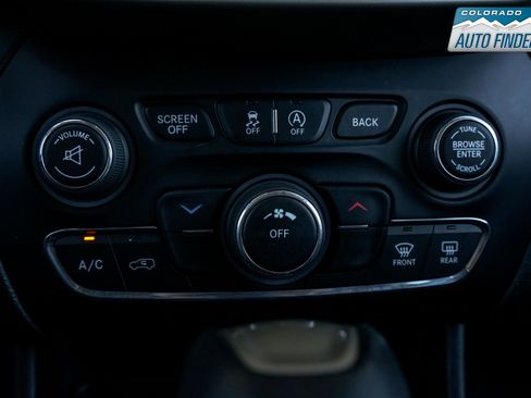 Used 2016 Jeep Cherokee Latitude w/ Cold Weather Group AWD/4WD image 20