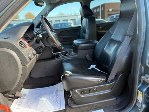 Used 2011 Chevrolet Avalanche LTZ image 8