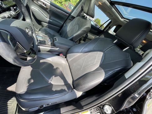 Used 2021 Toyota Highlander Platinum AWD/4WD image 14