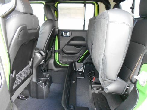 New 2025 Jeep Gladiator Sport image 15