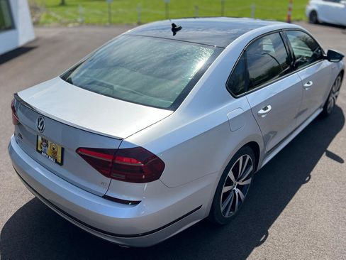 Used 2018 Volkswagen Passat 3.6 FWD image 9
