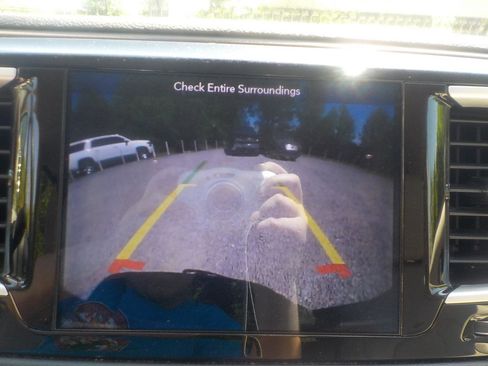 Used 2018 Chrysler Pacifica Touring-L image 16