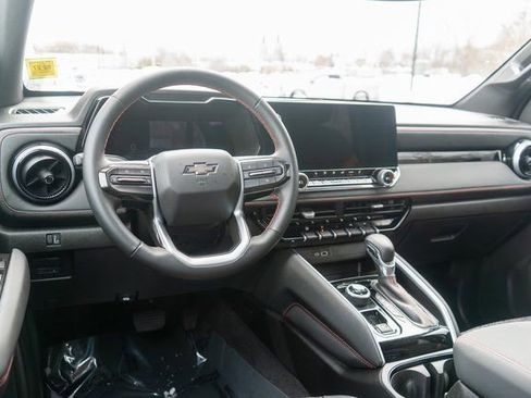 Used 2025 Chevrolet Colorado Z71 AWD/4WD image 11