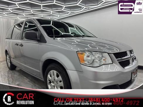 Used 2019 Dodge Grand Caravan SE w/ UConnect Hands-Free Group FWD image 1
