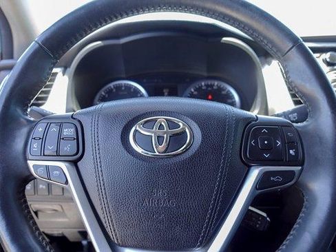 Used 2016 Toyota Highlander Limited Platinum FWD image 16