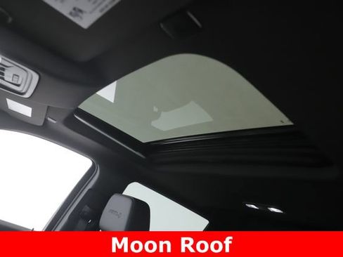 Used 2025 GMC Sierra 1500 AT4 w/ Technology Package image 18