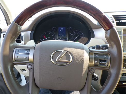 Used 2016 Lexus GX 460 w/ Premium Package AWD/4WD image 18