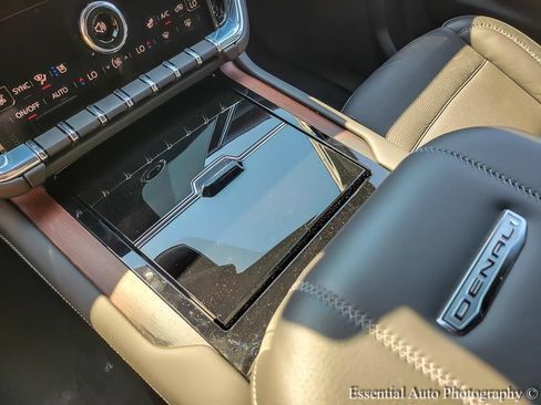 Used 2025 GMC Yukon Denali AWD/4WD image 20
