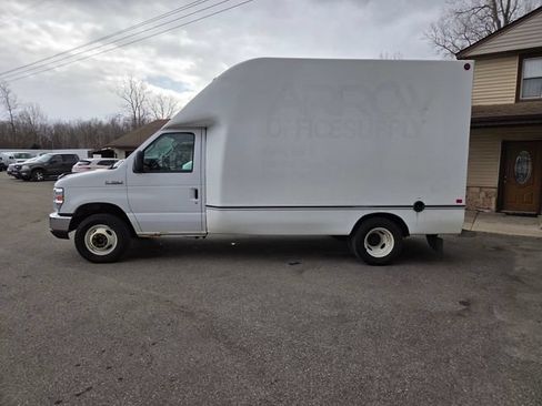 Used 2018 Ford E-350 and Econoline 350 Super Duty w/ Power Windows & Locks Group RWD image 3