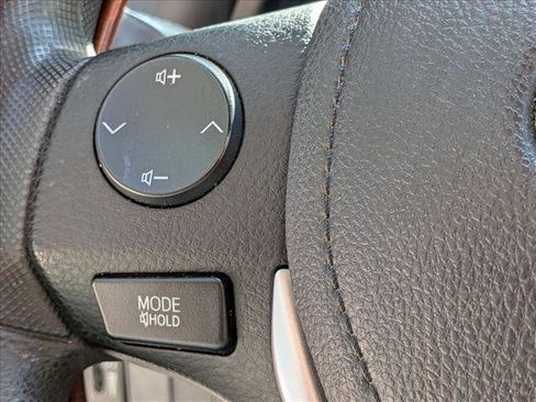 Used 2018 Toyota Corolla LE image 11