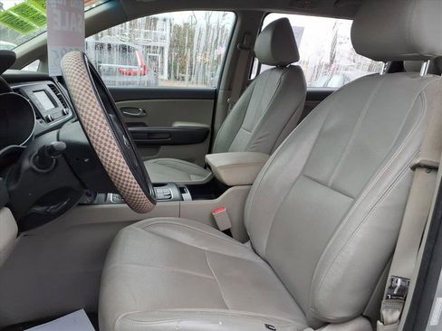 Used 2017 Kia Sedona L image 16