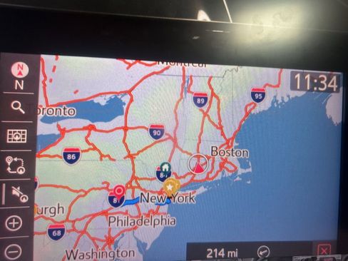 Used 2020 Toyota Highlander XLE image 2