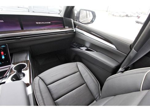 New 2026 Cadillac Escalade Luxury w/ LPO, Radiant Package image 10