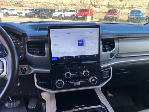 Used 2024 Ford Expedition Max XLT image 18