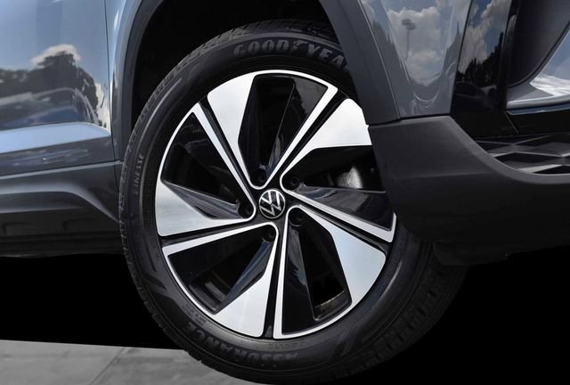 Certified 2023 Volkswagen Taos SE AWD/4WD image 3