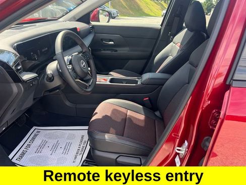 Certified 2025 Nissan Kicks SR FWD image 11