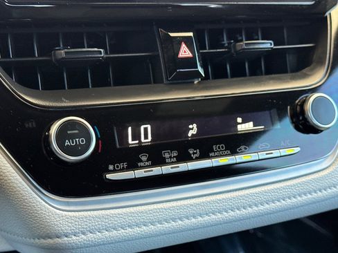 Used 2025 Toyota Corolla SE image 19