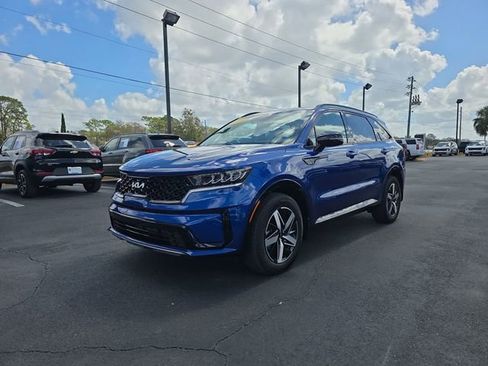 Certified 2023 Kia Sorento S image 1