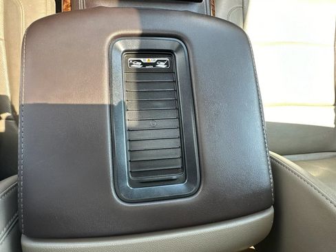 Used 2020 Chevrolet Suburban Premier AWD/4WD image 30