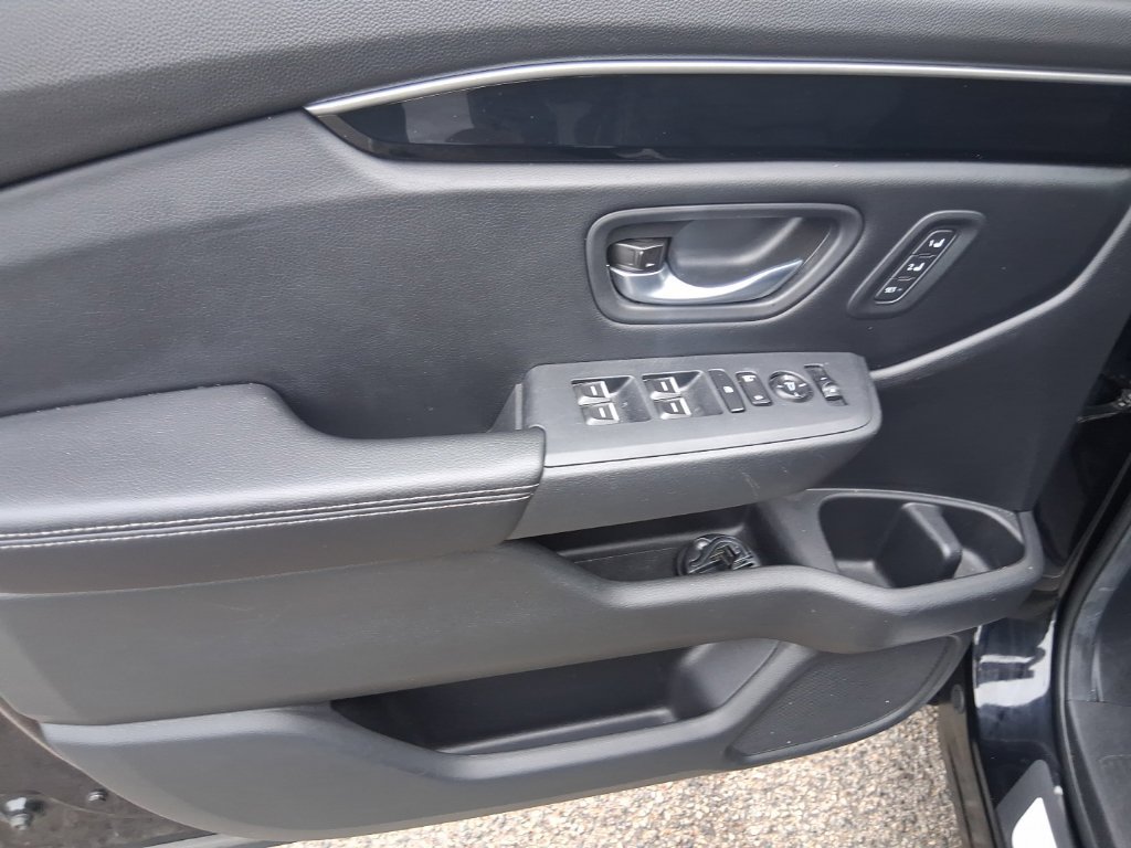 Used 2025 Honda Pilot EX-L image 8