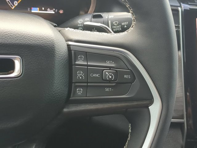 Used 2024 Jeep Grand Cherokee L Limited RWD image 32