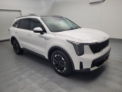 Used 2024 Kia Sorento S w/ Panoramic Sunroof Package FWD image 11