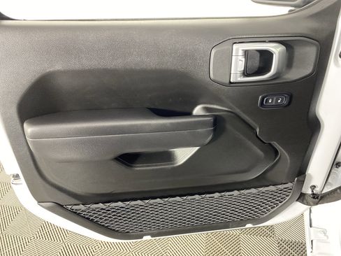 Used 2025 Jeep Wrangler Sport AWD/4WD image 13
