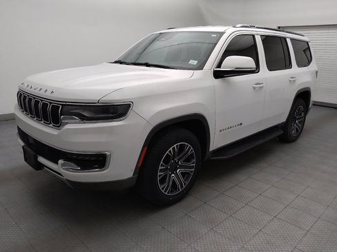 Used 2022 Jeep Wagoneer Series III AWD/4WD image 2