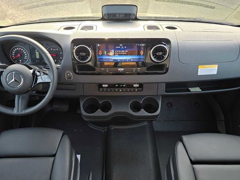 Used 2025 Mercedes-Benz Sprinter 2500 image 17